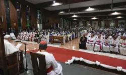 Papst Franziskus mit Geistlichen und Ordensleuten in Papua Neuguinea / Vatican Media