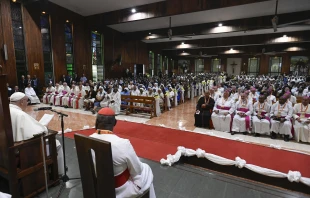 Papst Franziskus mit Geistlichen und Ordensleuten in Papua Neuguinea / Vatican Media