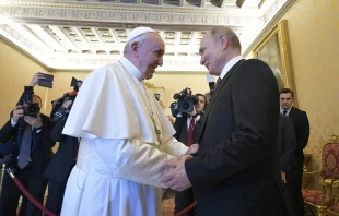Papst Franziskus empfängt Präsident Wladimir Putin im Apostolischen Palast des Vatikans am 4. Juli 2019 / Vatican Media