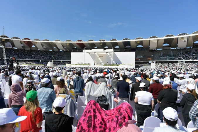 Gläubige vieler verschiedener katholischer Riten kamen zur Eucharistiefeier