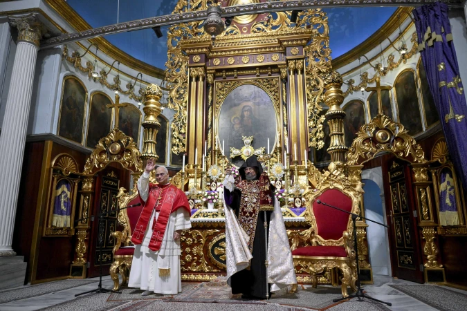 Papst Leo XIV. besucht die Kathedrale der Armenischen Apostolischen Kirche in Istanbul