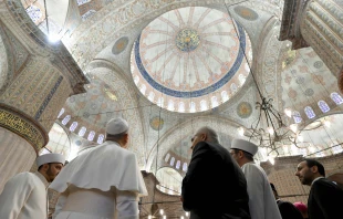 Papst Leo XIV. in der Blauen Moschee in Istanbul / Vatican Media