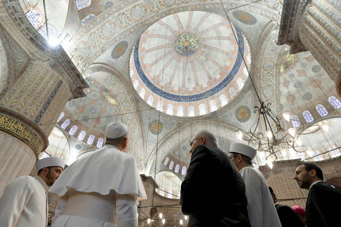 Papst Leo XIV. in der Blauen Moschee in Istanbul