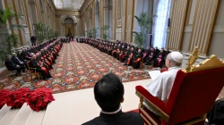 Papst Leo XIV. vor Kardinälen und Mitarbeitern der römischen Kurie / Vatican Media