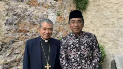 Scheich Yahya Cholil Staquf mit Erzbischof Agustinus Agus von Pontianak.  / Courtney Grogan / CNA Deutsch