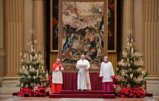 Papst Franziskus spendet den Segen "Urbi et Orbi" am 25. Dezember 2020 / Vatican Media