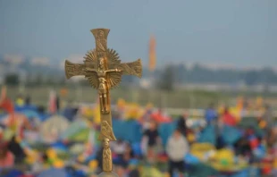 Ein Kruzifix auf dem Campus Misericordiae im polnischen Krakau beim Weltjugendtag, 31. Juli 2016. /  Kamil Janowicz/World Youth Day Krakow 2016 via Flickr