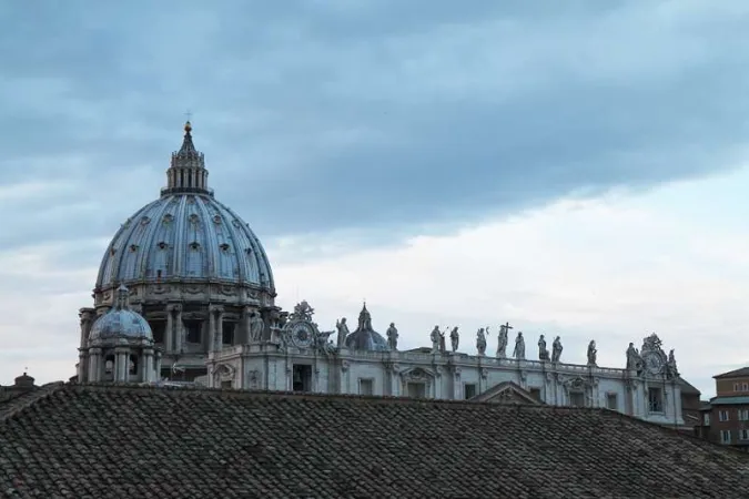 Blick auf die Fassade des Petersdoms