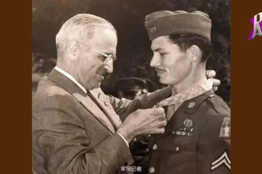 Ehrenmedaille für einen Soldaten, der sich auf seine Gewissensfreiheit berief: Harry Truman bei der Auszeichnung von Desmond Doss  / (C) Pax Press Agency, SARL, Geneva