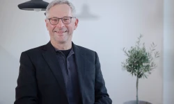 Andreas Burkert / OhMrComfort / Wikimedia Commons (CC BY-SA 4.0)