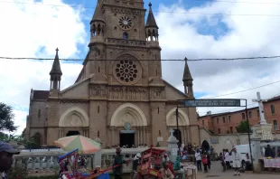 Der Dom Unserer Lieben Frau von Salette in Antsirabe, Madagaskar / Wayne77 via Wikimedia (CC BY-SA 4.0)