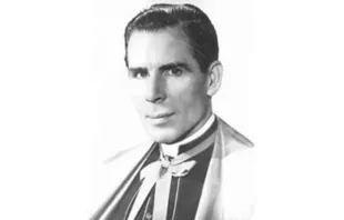 Erzbischof Fulton Sheen / Dumont Network, via Fair Use
