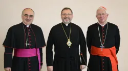 Erzbischof Lackner und Bischof Krautwaschl mit Großerzbischof Schewtschuk / Georg Pulling / Kathpress