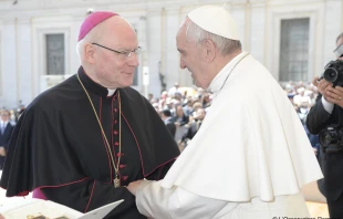 Bischof Konrad Zdarsa und Papst Franziskus  / L'Osservatore Romano