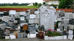 Grab von Pfarrer Augustinus Hieber mit Votivtafeln / Andreas Praefcke / Wikimedia Commons (CC BY 3.0)