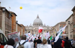 Die Teilnehmer des Marsches für das Leben kamen zum Regina Coeli auf dem Petersplatz.  / CNA/Alexey Gotovskiy