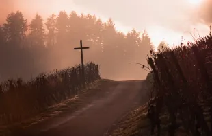 Wegekreuz im Schwarzwald / Aurélien Faux / Unsplash (CC0) 