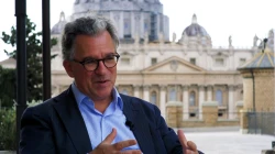 Papst Franziskus-Biograf Austen Ivereigh / Screenshot von YouTube / America - The Jesuit Review