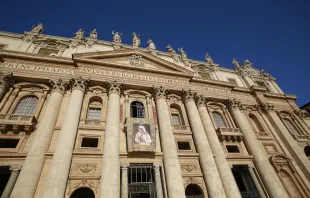 Die Fassade des Petersdoms am Morgen des 1. September 2016. / CNA/Daniel Ibanez