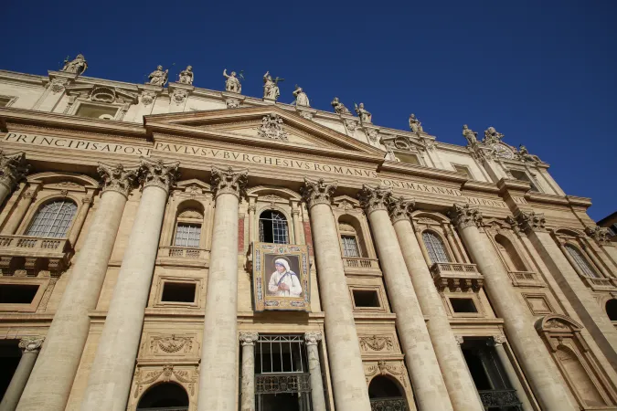 Die Fassade des Petersdoms am Morgen des 1. September 2016.