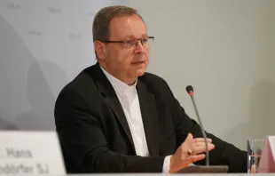 Der Vorsitzende der deutschen Bischofskonferenz, Bischof Georg Bätzing (Bistum Limburg), bei der Herbst-Vollversammlung im September 2020 in Fulda. / Rudolf Gehrig / CNA Deutsch