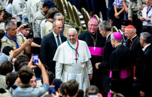 Papst Franziskus mit Pfadfindertuch beim am 3. August 2019 / Daniel Ibanez / CNA Deutsch 
