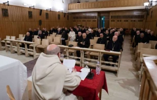 Bernardo Francesco Maria Gianni, Abt von San Miniato al Monte, gibt der Römischen Kurie eine Betrachtung während ihrer geistlichen Fastenübungen in Ariccia, Italien, am 10. März 2019.  / Vatican Media