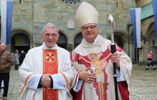 Msgr. Gerhard Best und Bischof Karl-Heinz Wiesemann / Heiko Appelbaum / Erzbistum Paderborn