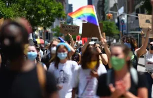 Demonstranten marschieren während eines "Black Trans Lives Matter"-Marsches gegen Polizeibrutalität am 17. Juni 2020 im Stadtbezirk Brooklyn von New York City. / Angela Weiss / AFP via Getty Images