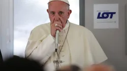 Papst Franziskus spricht mit Journalisten auf dem Rückflug vom Weltjugendtag in Krakau am 31. Juli 2016. / CNA/Alan Holdren