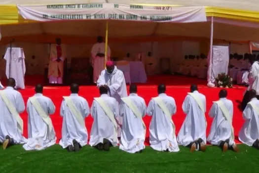 Priesterweihe in Burundi / Bistum Bururi