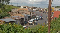 Straße von Burundis Hauptstadt Gitega zur Metropole Bujumbura. / Dave Proffer/flickr. CC BY 2.0 SA