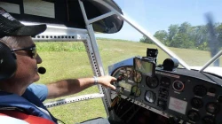 Bischof Capelli an Bord seines kleinen Flugzeuges / Mit freundlicher Genehmigung
