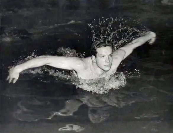 Carlo Pedersoli - der später berühmte Bud Spencer - als junger Schwimmpofi im Jahr 1950