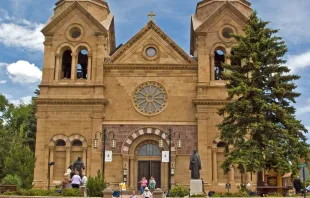 Kathedrale von Franz von Assisi in Santa Fe, Neu Mexiko (USA) / John Fowler / Wikimedia (CC BY-SA 2.0)