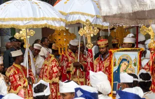 Timkat: Das äthiopisch-orthodoxe Fest der Taufe Jesu im Jordan und der Epiphanie.  / Jean Rebiffé / Wikimedia (CC BY 4.0)