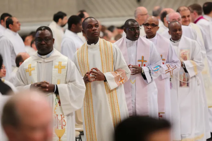 Priester bei der Chrisammesse im Petersdom, 24. März 2016.