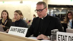 Msgr Mauro Cionini wahrend seiner Rede / Screenshot 