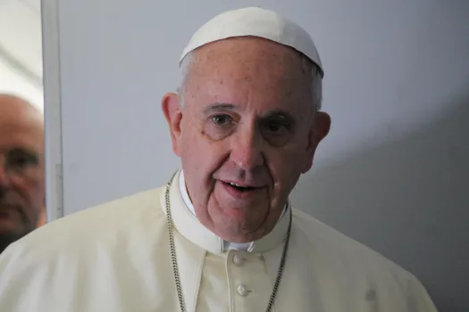 Papst Franziskus bei einer "fliegenden Pressekonferenz" im Jahr 2014. / CNA/Alan Holdren