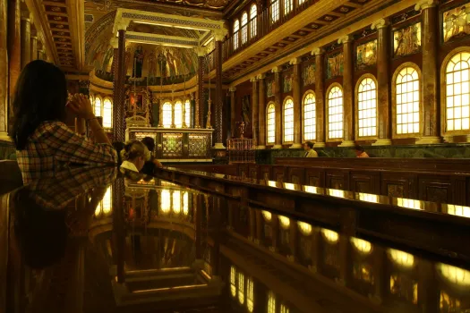 Christen beten in einer Kirche der Opus Dei Residenz in Rom. / CNA/Petrik Bohumil