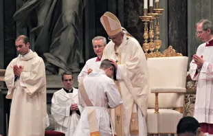 Weihe elf neuer Priester im Petersdom am 18. April 2016. / CNA/Alexey Gotovskiy