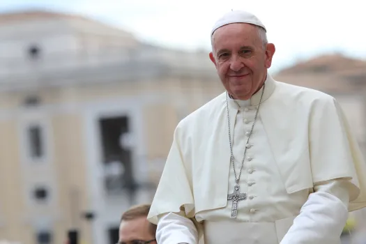 "Es gibt dieses Gebet, das Thomas Morus zugeschrieben wird, das bete ich jeden Tag: 'Herr, schenke mir Sinn für Humor!' Der Herr bewahrt mir meinen Frieden und schenkt mir viel Sinn für Humor. " - Papst Franziskus im Interview mit der "Zeit". / CNA/Daniel Ibanez