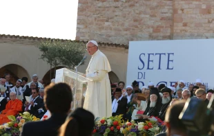 Papst Franziskus an der Basilika St. Franziskus von Assisi zum Weltgebetstag für den Frieden am 20. September 2016. / Daniel Ibanez / CNA Deutsch 