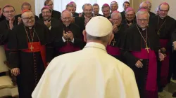 Papst Franziskus trifft die deutschen Bischöfe bei deren Ad-Limina-Besuch am 15. November 2015 / Vatican Media