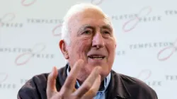 Jean Vanier bei einer Pressekonferenz in London am 11. März 2015.  / Justin Tallis/AFP via Getty Images