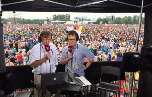 EWTN Deutschland live aus Krakau: Martin Rothweiler (links) und Robert Rauhut berichten vom Weltjugendtag. / EWTN