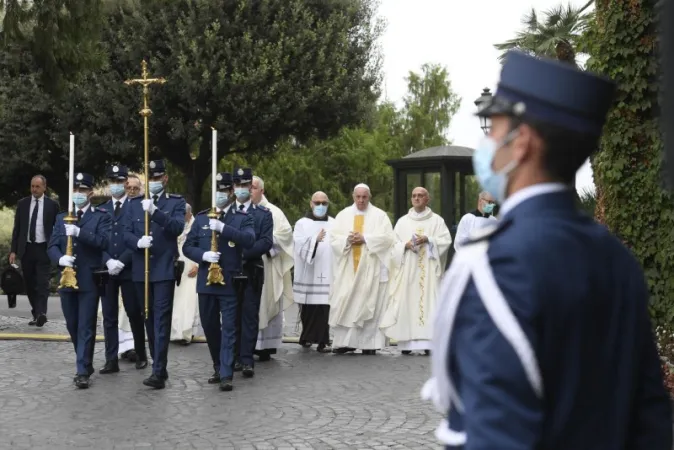 Heilige Messe mit Papst Franziskus in den Vatikanischen Gärten am 2. Oktober 2021