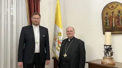 Bischof Bertram Meier (rechts) mit dem Apostolischen Nuntius in der Ukraine, Erzbischof Visvaldas Kulbokas / Deutsche Bischofskonferenz / Elpers