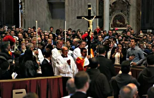 Karfreitag im Petersdom am 14. April 2017 / CNA/Daniel Ibanez