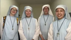 Vier Ordensschwestern der Daughters of Mary, Mother of Healing Love haben am 24. Mai 2024 bei "EWTN News In Depth" über ihre bisherigen Erfahrungen auf der Nationalen Eucharistischen Pilgerreise berichtet. | Bild: EWTN News In Depth/Screenshot / EWTN News In Depth/Screenshot